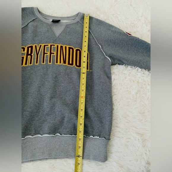 HARRY Potter Gryffindor Universal Studios Sweatshirt, Small - Picture 7 of 16